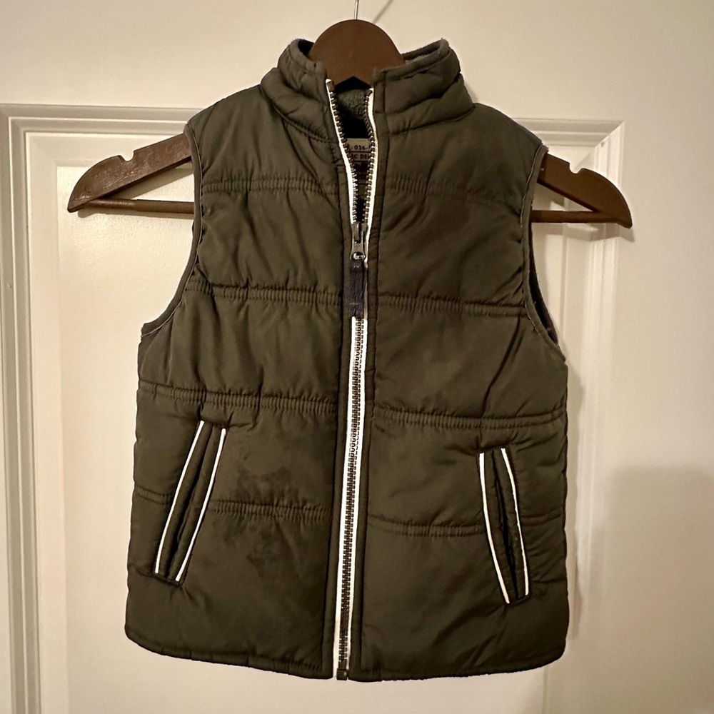 Carter’s Child’s Green Puffer Vest - super warm!